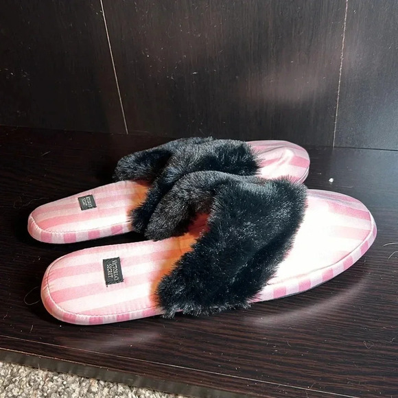 Victoria secret new slippers size small - Picture 4 of 9